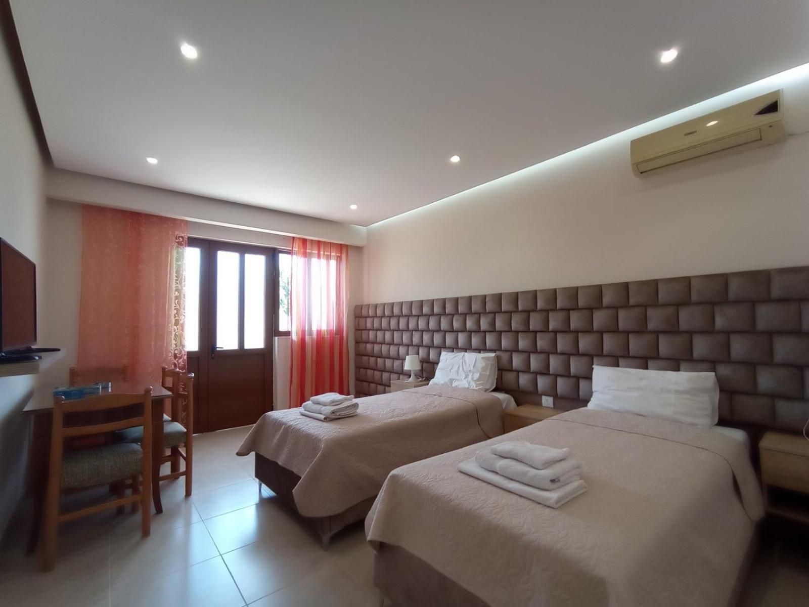 Achilles Apartments Sarandë Exterior foto